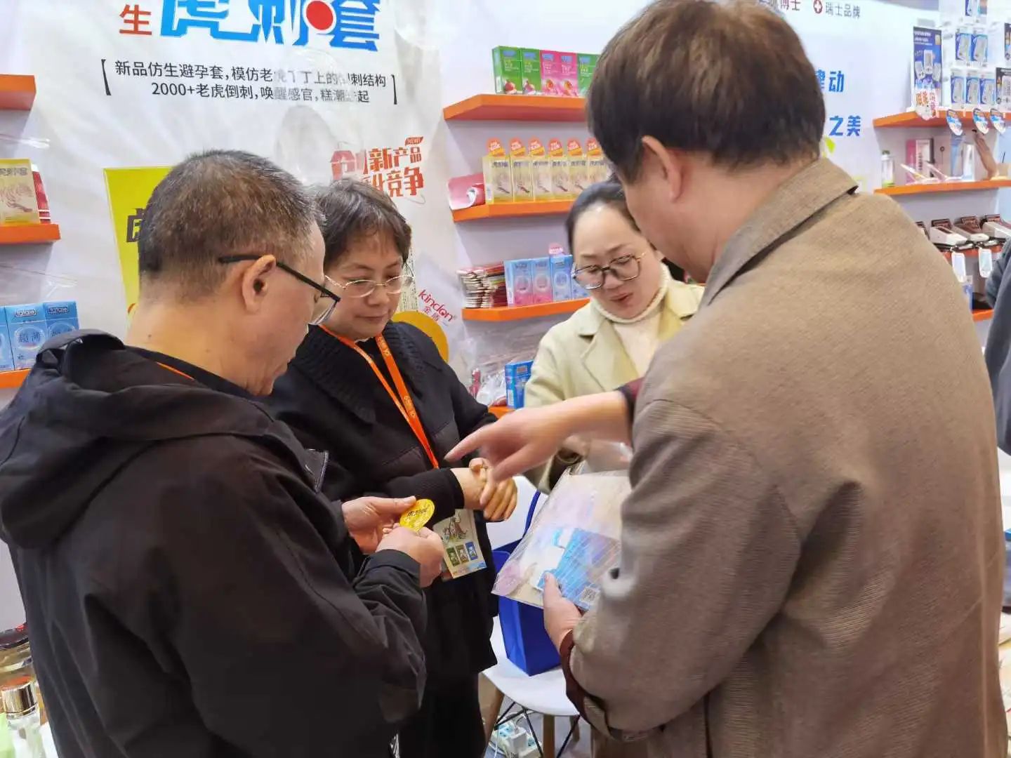 西鼎會(huì)盛況，康祥這兩大新品，藥店老板都在問2.jpg